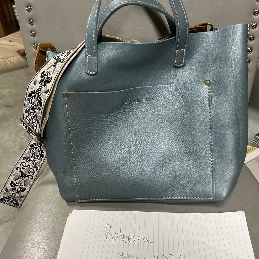 Portland Leather Goods Zoolander Medium Classic Crossbody